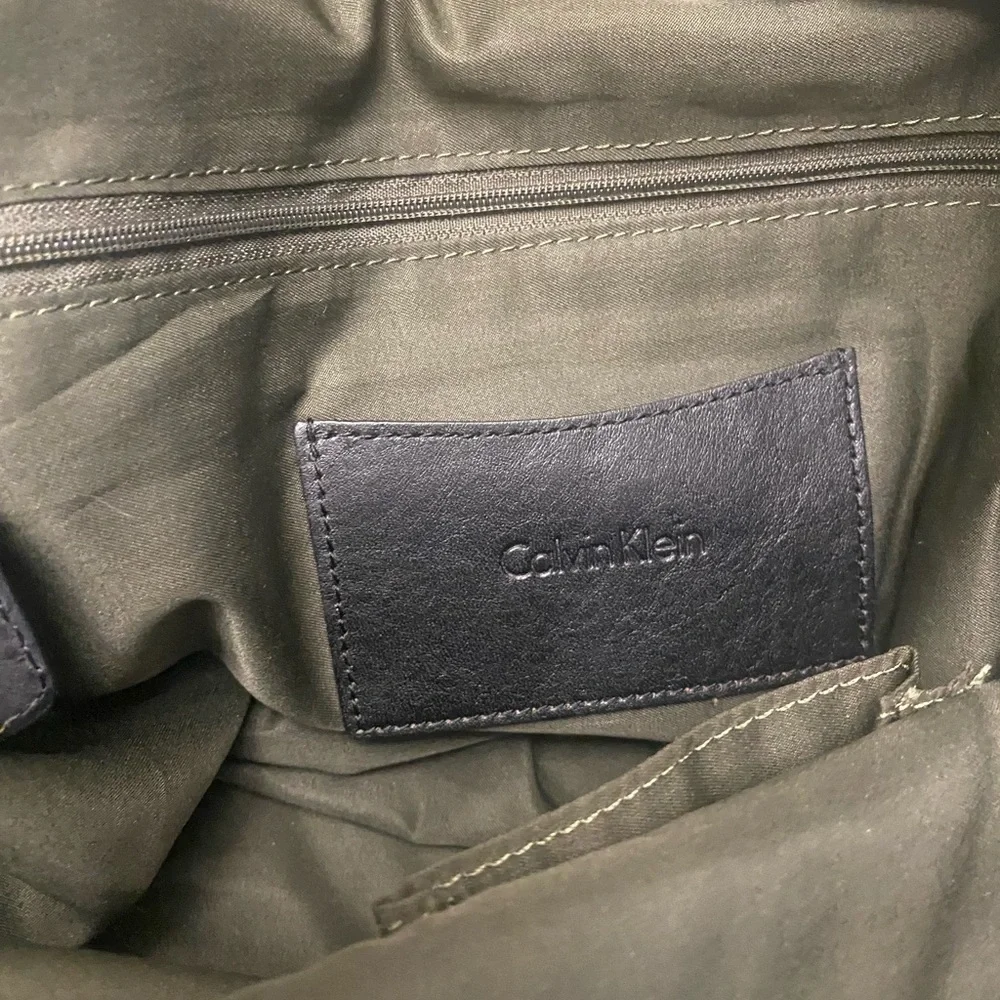 Calvin Klein Men’s Army Green Messenger Bag - Picture 11 of 14